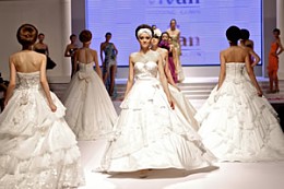 北京婚博会现场的国际婚纱礼服时尚发布 北京婚博会现场的国际婚纱礼服时尚发布