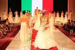 广州婚博会现场的国际婚纱礼服流行时尚发布三