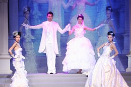 广州婚博会现场的国际婚纱礼服发布会