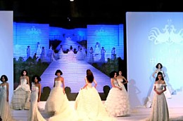 杭州婚博会上的国际婚纱礼服流行时尚发布会
